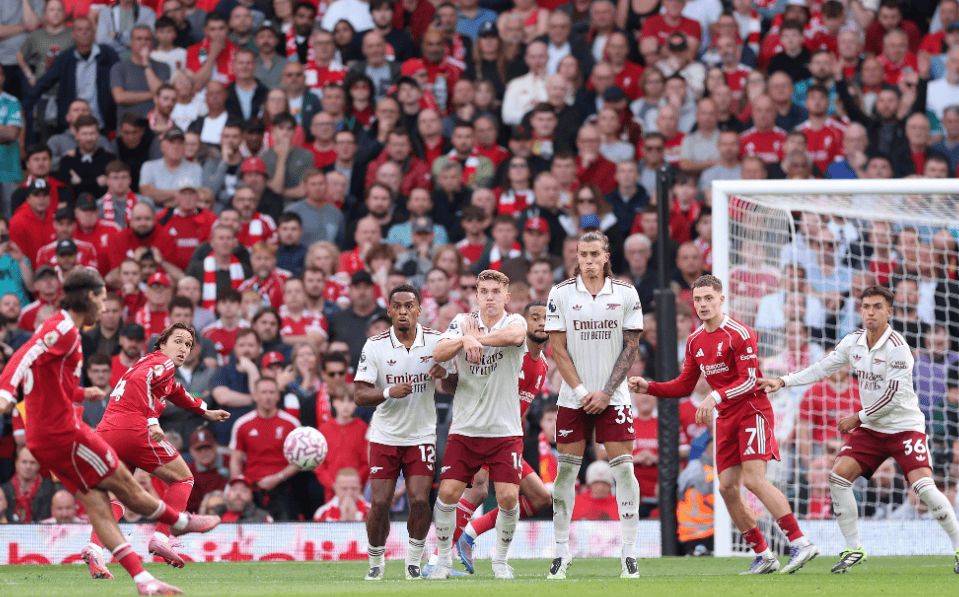 毫无竞争力，阿贾克斯本赛季欧冠5战全败仅进1球净负15球垫底（阿贾克斯欧冠惨淡：本季5战皆负仅入1球，净负15球小组垫底）