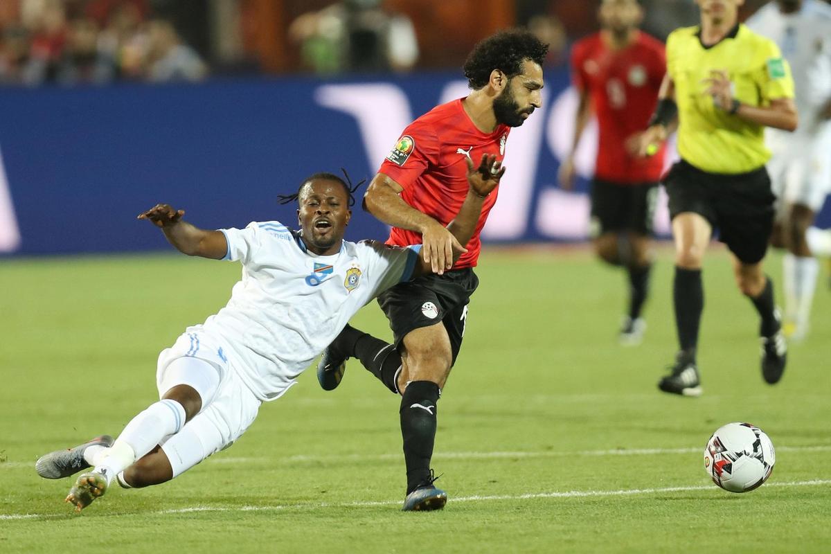 皇马主场1-2不敌曼城，赛后伯纳乌球场响起嘘声（曼城客场2-1击败皇马，赛后伯纳乌嘘声四起）