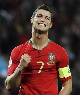 穆斯卡特带队两年两夺中超冠军，仅次于里皮、斯科拉里、图拔（穆斯卡特执教两载连夺两座中超桂冠，成就仅逊里皮、斯科拉里与图拔）