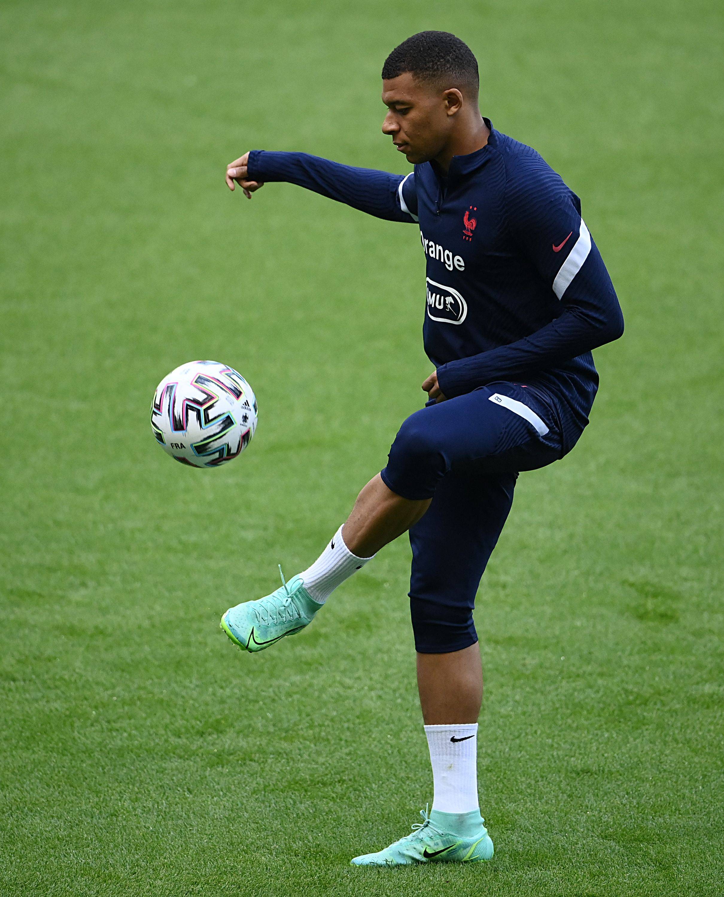 篮球篮网主力中锋脚踝扭伤，伤势待评估（篮网首发中锋脚踝扭伤，伤情待进一步评估）