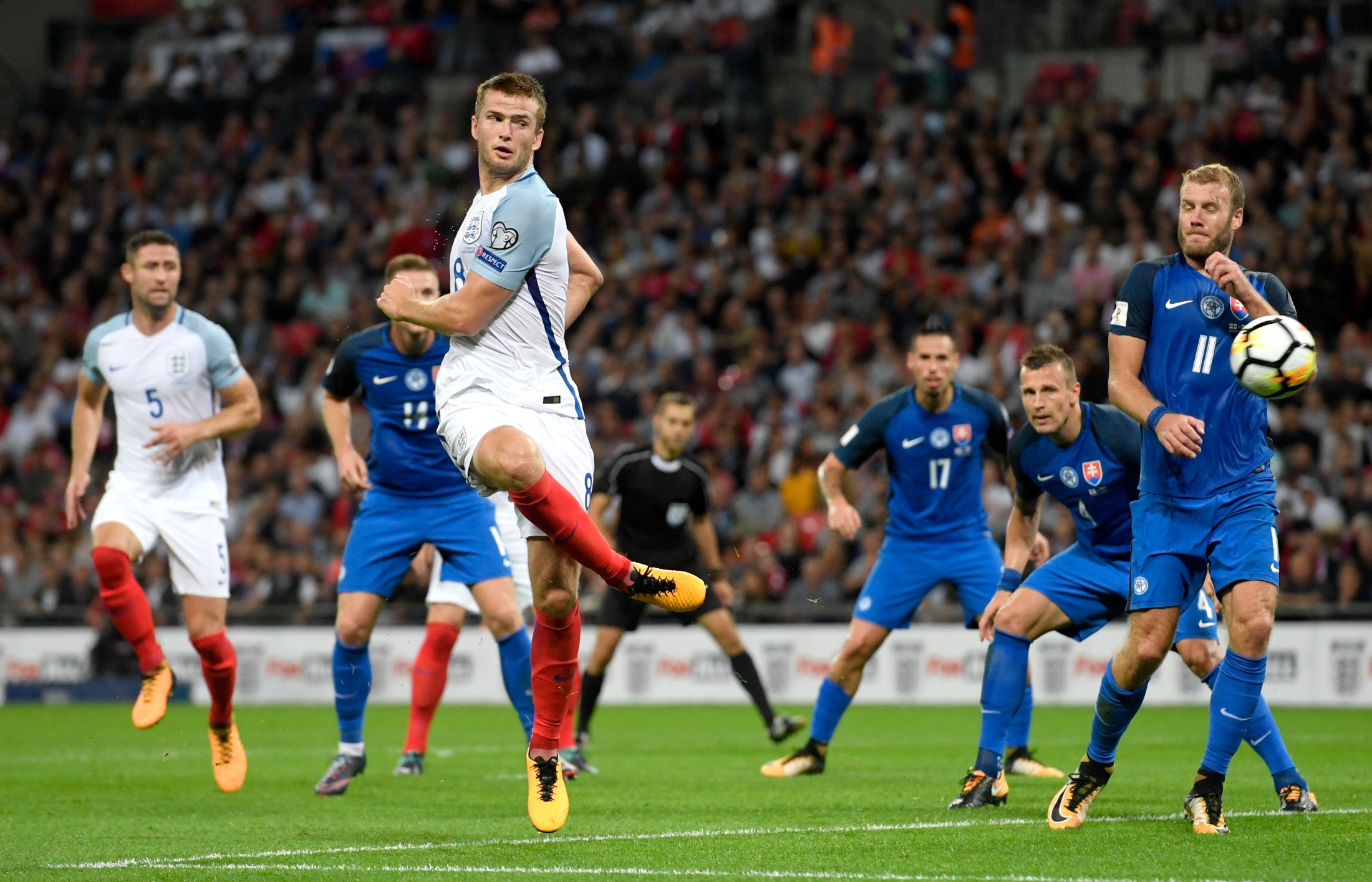 天空体育：利雅得胜利尝试签下B费失败（天空体育：利雅得胜利求购B费告吹）