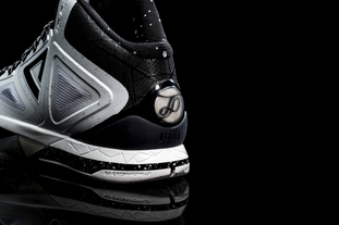 张家齐对陈芋汐的坚守满眼敬佩！她也挣扎过一段时间，挺心疼的（张家齐对陈芋汐的坚定守护令人敬佩，她也曾经历一段挣扎，叫人心疼）