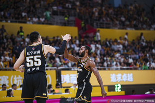 陈威vs柔佛新山半场数据：贡献5次扑救，评分暂为全场最高（陈威半场战柔佛新山：完成5次扑救，评分暂列全场第一）