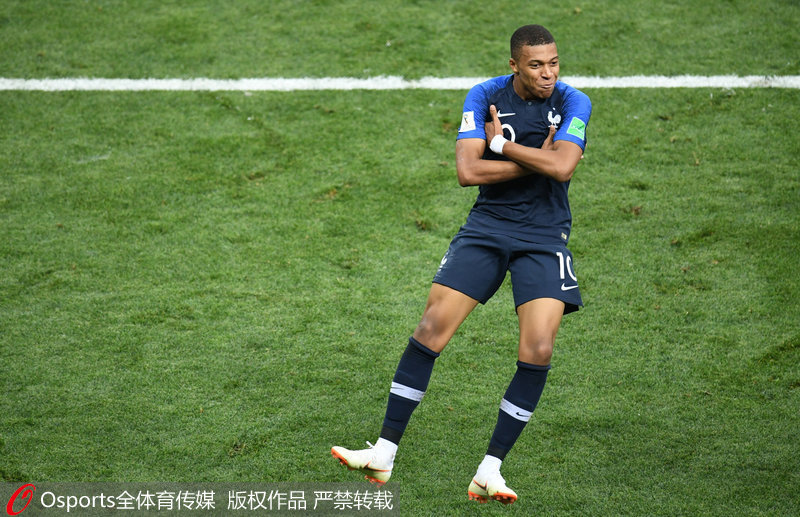 铁卫主场首球比肩C罗，曼联1-1西汉姆联，反超利物浦升英超第八