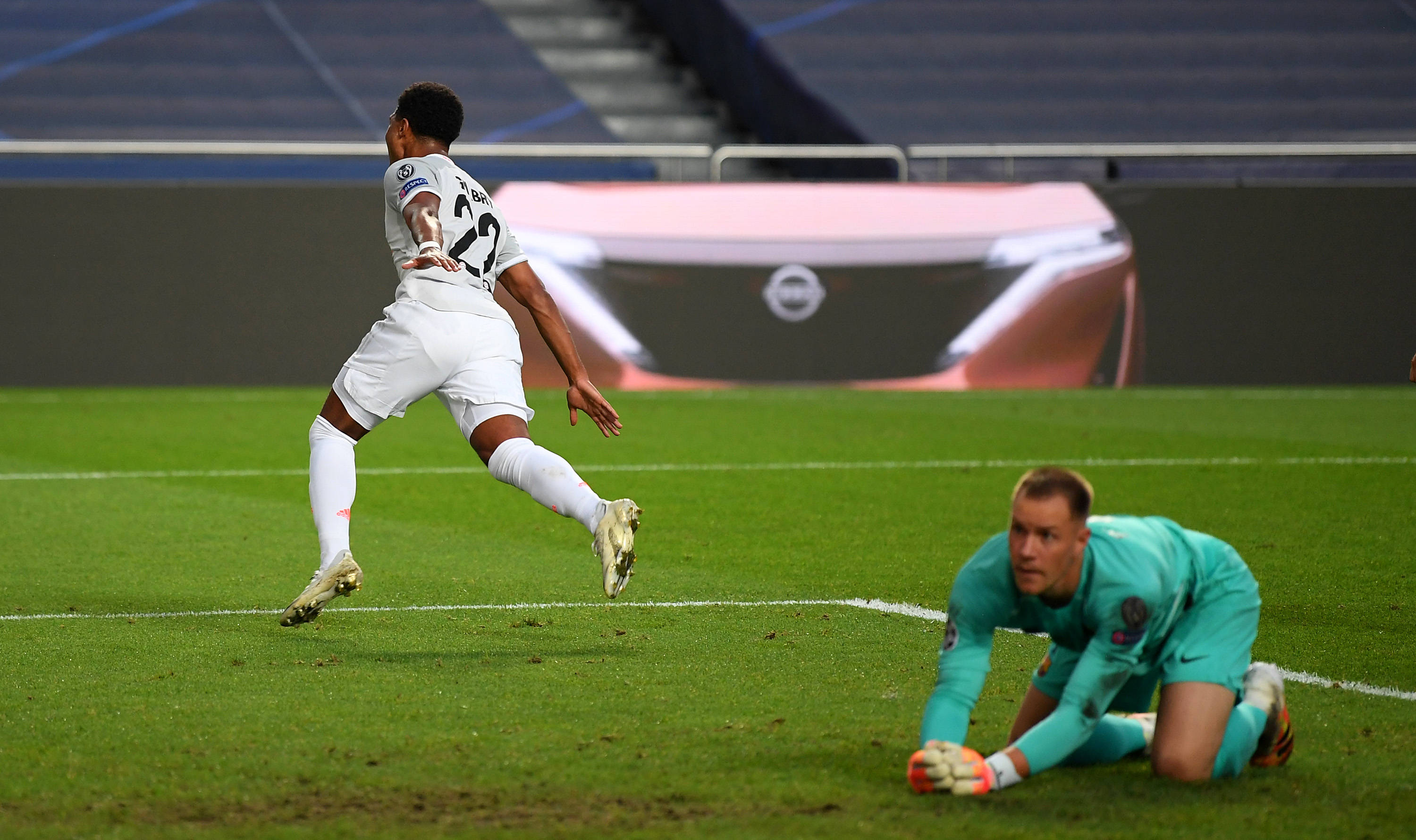 阿斯：阿拉巴收到中东地区联赛报价，他希望一两个月做出决定（阿斯：阿拉巴获中东联赛邀约，计划一两个月内做出抉择）