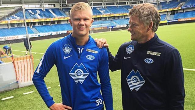 荷兰杯半场：三户舜介双响，鹿特丹斯巴达暂2-0威廉二世（荷兰杯半场战报：三户舜介梅开二度，斯巴达鹿特丹暂2-0领先威廉二世）