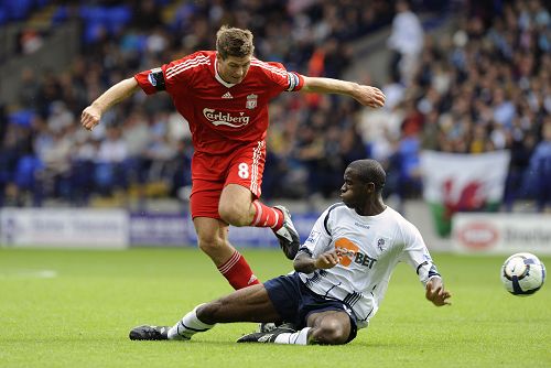 尤文官方：弗拉霍维奇已成功接受手术，将于明日开始康复计划（尤文官宣：弗拉霍维奇手术顺利，明日起开启康复计划）