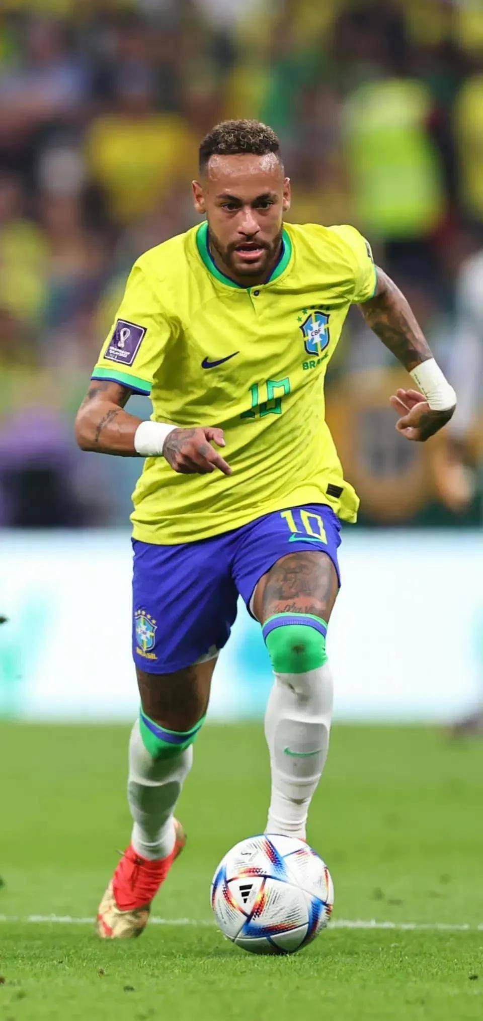 足坛进入三“骄”时代 哈兰德&姆巴佩&亚马尔身价2亿欧并列第一（足坛“三骄”并立：哈兰德、姆巴佩、亚马尔以2亿欧并列身价榜首）