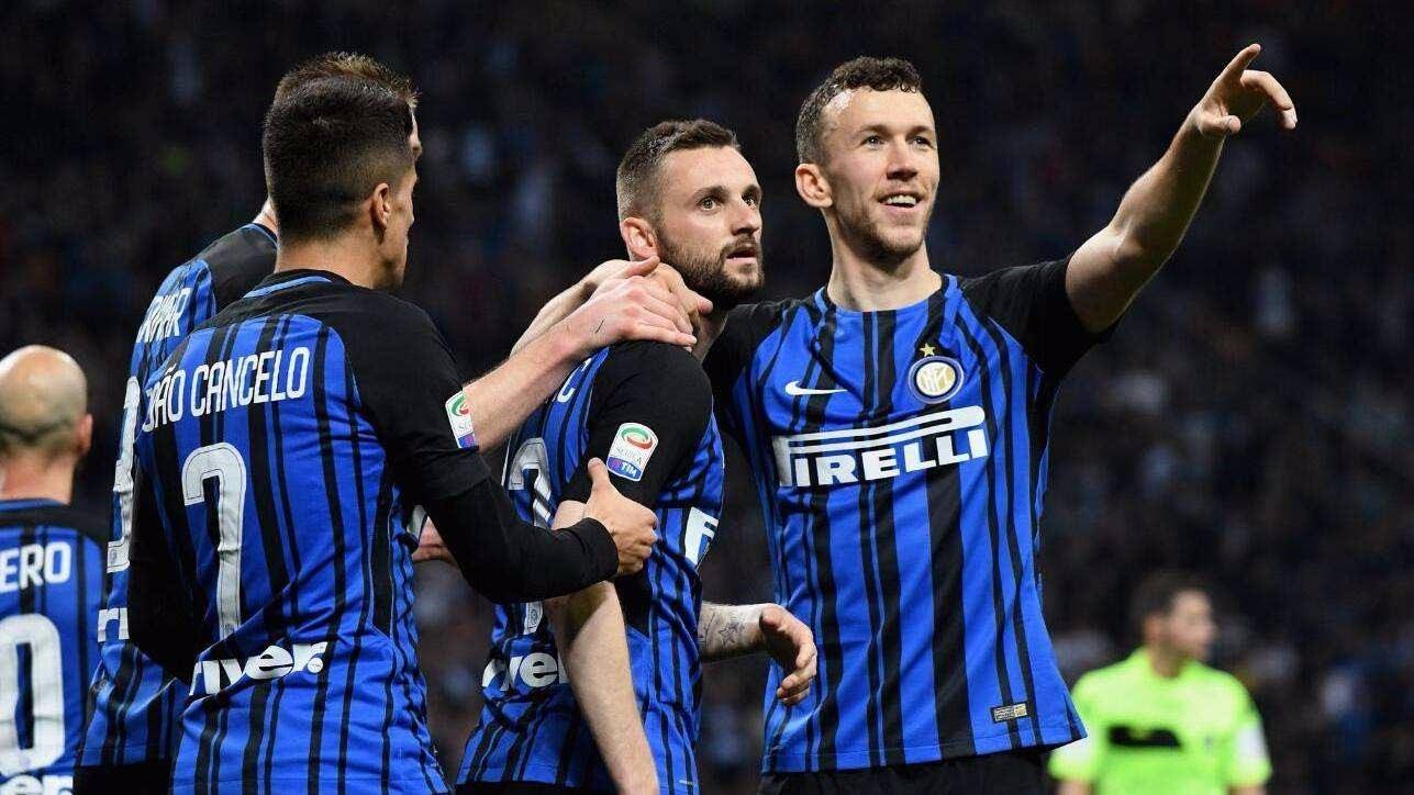 曼晚：塞门约能胜任曼联左边翼卫，在曼城能担任左右两路边锋（曼晚：塞门约可胜任曼联左翼卫，亦能在曼城担任两侧边锋）