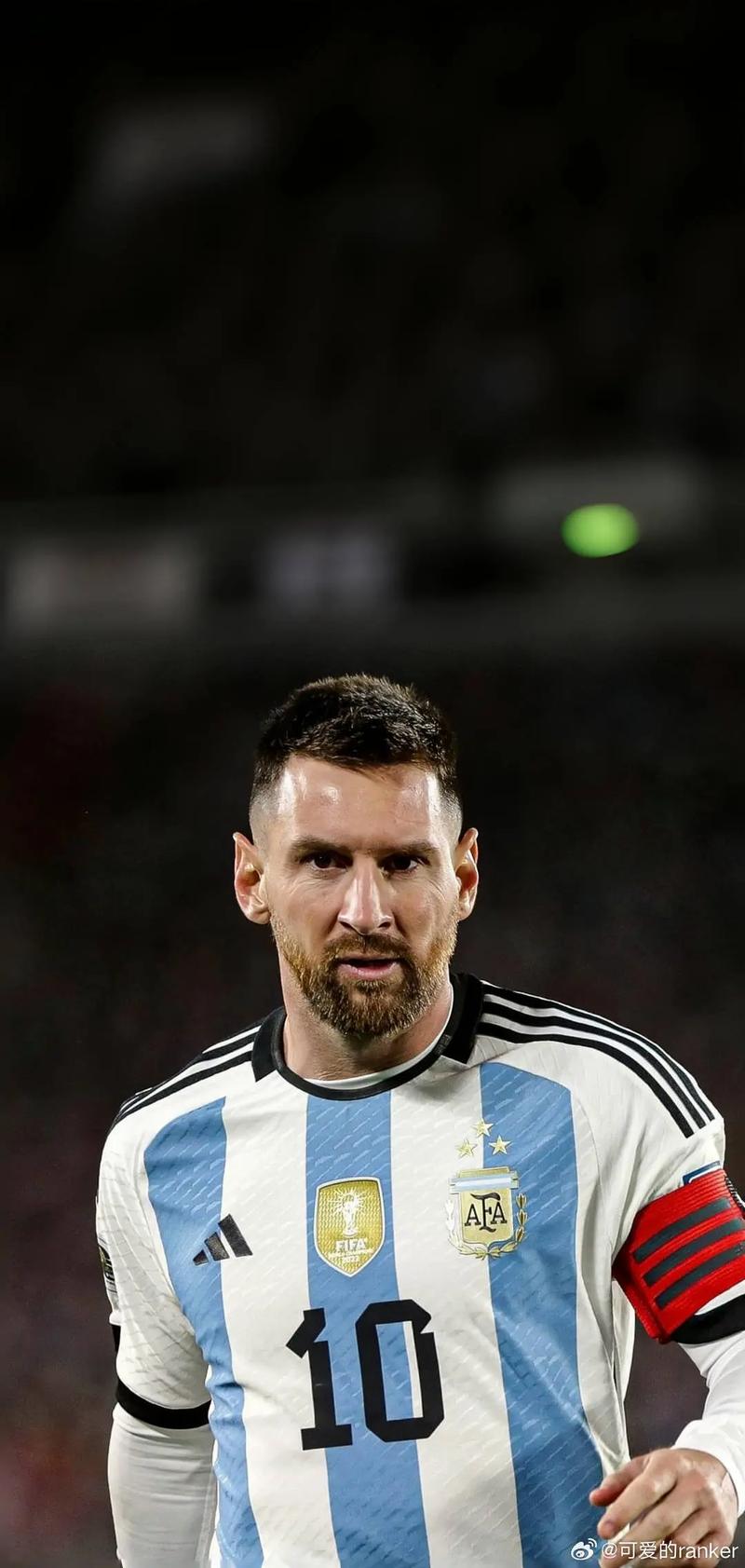 排球王莱昂+科门达+萨萨克 三巨头续约 冲击波超新赛季（球王莱昂携科门达、萨萨克续约，冲击波三大核心剑指新赛季）